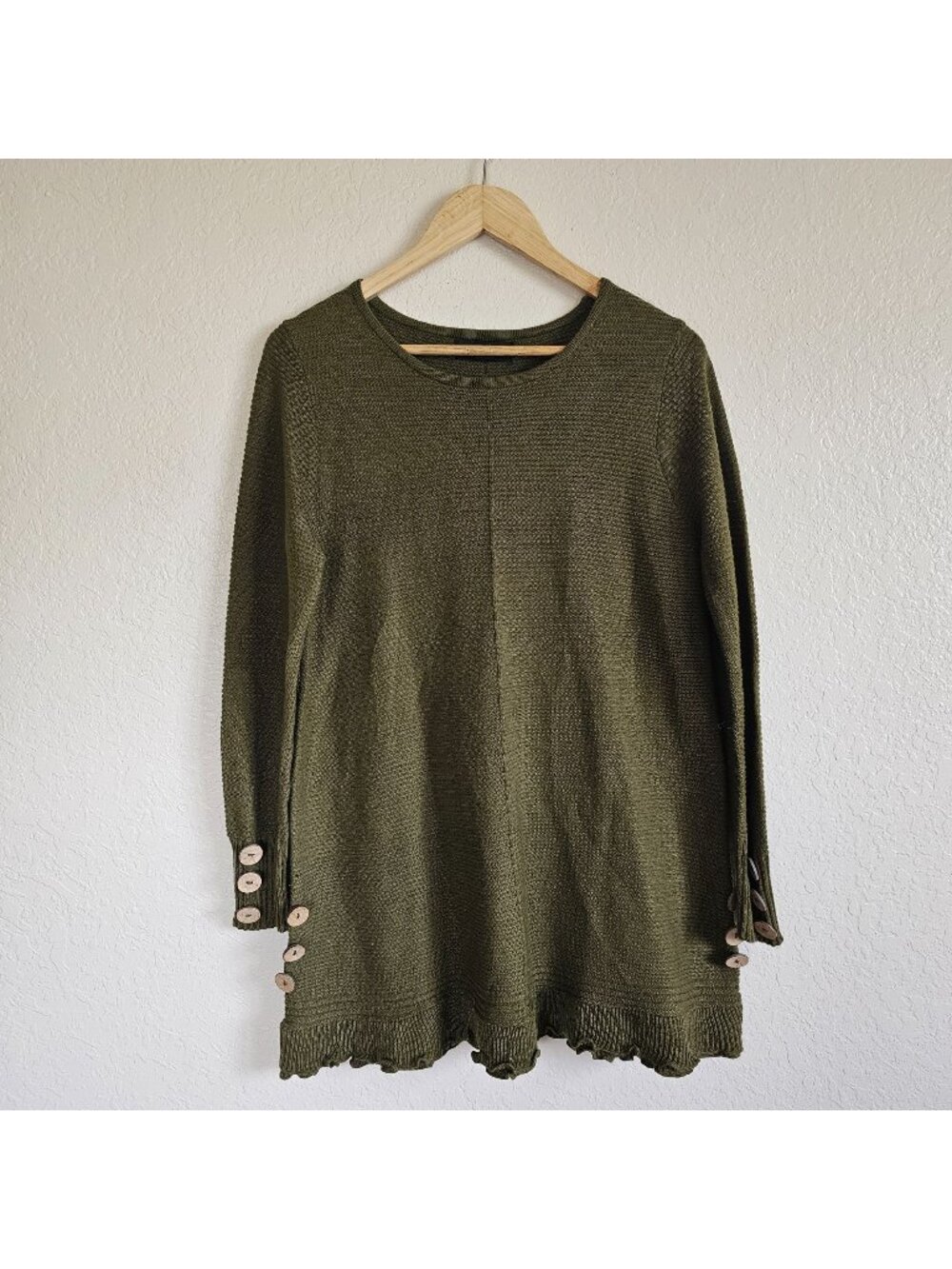 Womens Charlie Paige Olive Green Knit Tunic Button Accents Scalloped Hem Sz S/M